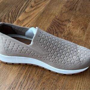 bernie mev. Beige/tan Woven Slip-On Loafers